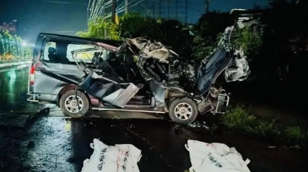 কর্ণফুলীতে কাভার্ডভ্যান-মাইক্রোবাস সংঘর্ষে নিহত ২