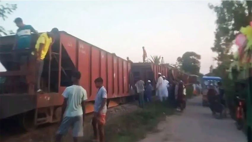 গফরগাঁওয়ে পাথরবাহী ট্রেনের বগি লাইনচ্যুত, রেল চলাচল বন্ধ