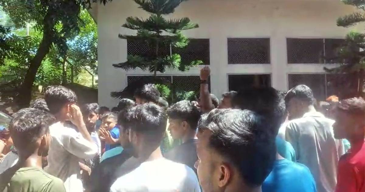 সিরাজগঞ্জে ১৩ কোটি ৬৫ লাখ টাকা গ্যাস বিল বকেয়া, সংযোগ বিচ্ছিন্নের পর শ্রমিকদের বিক্ষোভ