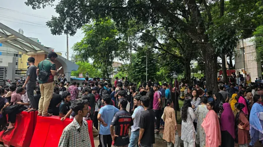 উপাচার্য পরিবর্তনের প্রতিবাদে চুয়েটে ‘কমপ্লিট শাটডাউন’