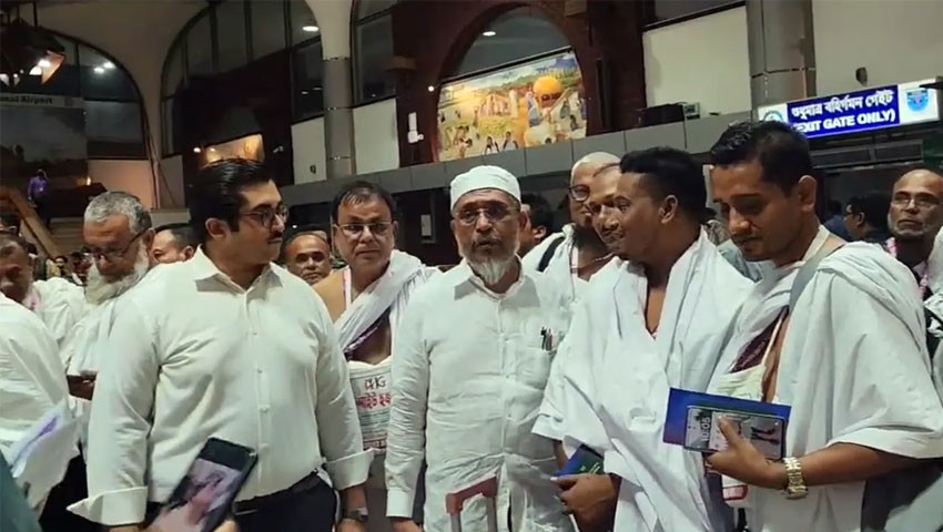 নিজ অর্থায়নে ৪৭ নেতাকর্মীকে ওমরাহে পাঠালেন লুৎফুজ্জামান বাবর