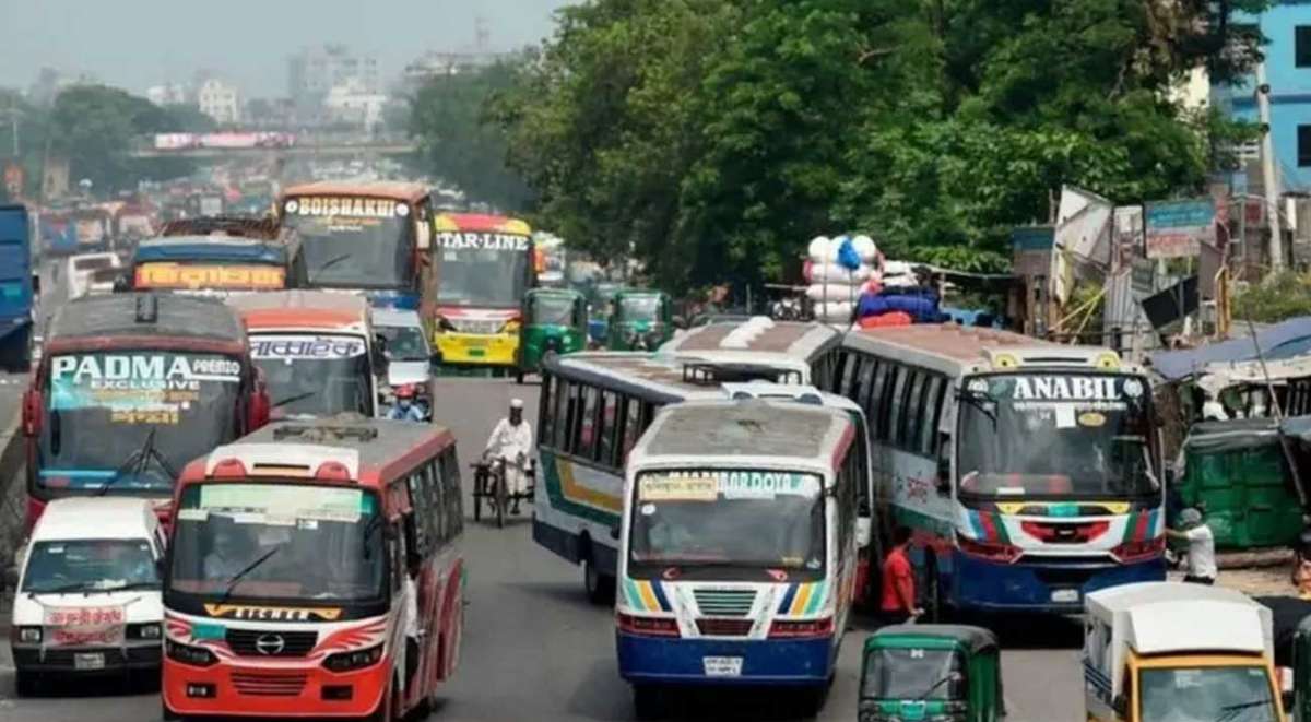 নতুন ভাড়া কার্যকর, তালিকা ছাড়াই বাসে বাড়তি টাকা আদায়ের অভিযোগ