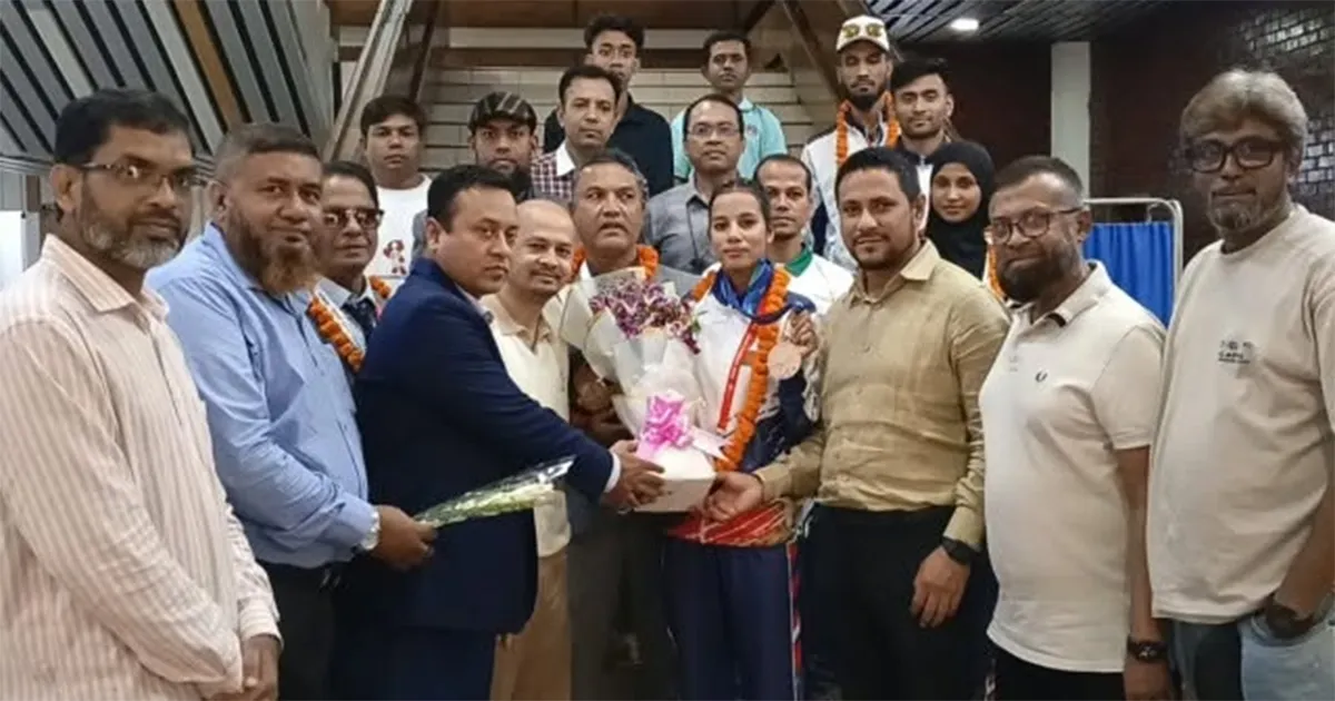 এশিয়ান গেমসে ব্রোঞ্জজয়ী জিন্নাতকে বিমানবন্দরে সংবর্ধনা